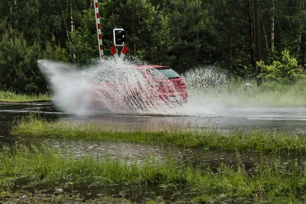 Was ist Aquaplaning und wie kann man es verhindern?